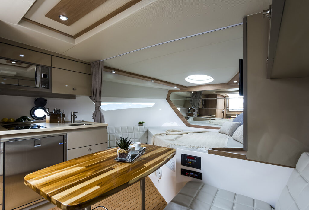 Diseño Interior Barcos Marbella - Helena Rocha | Arquitectura Naval